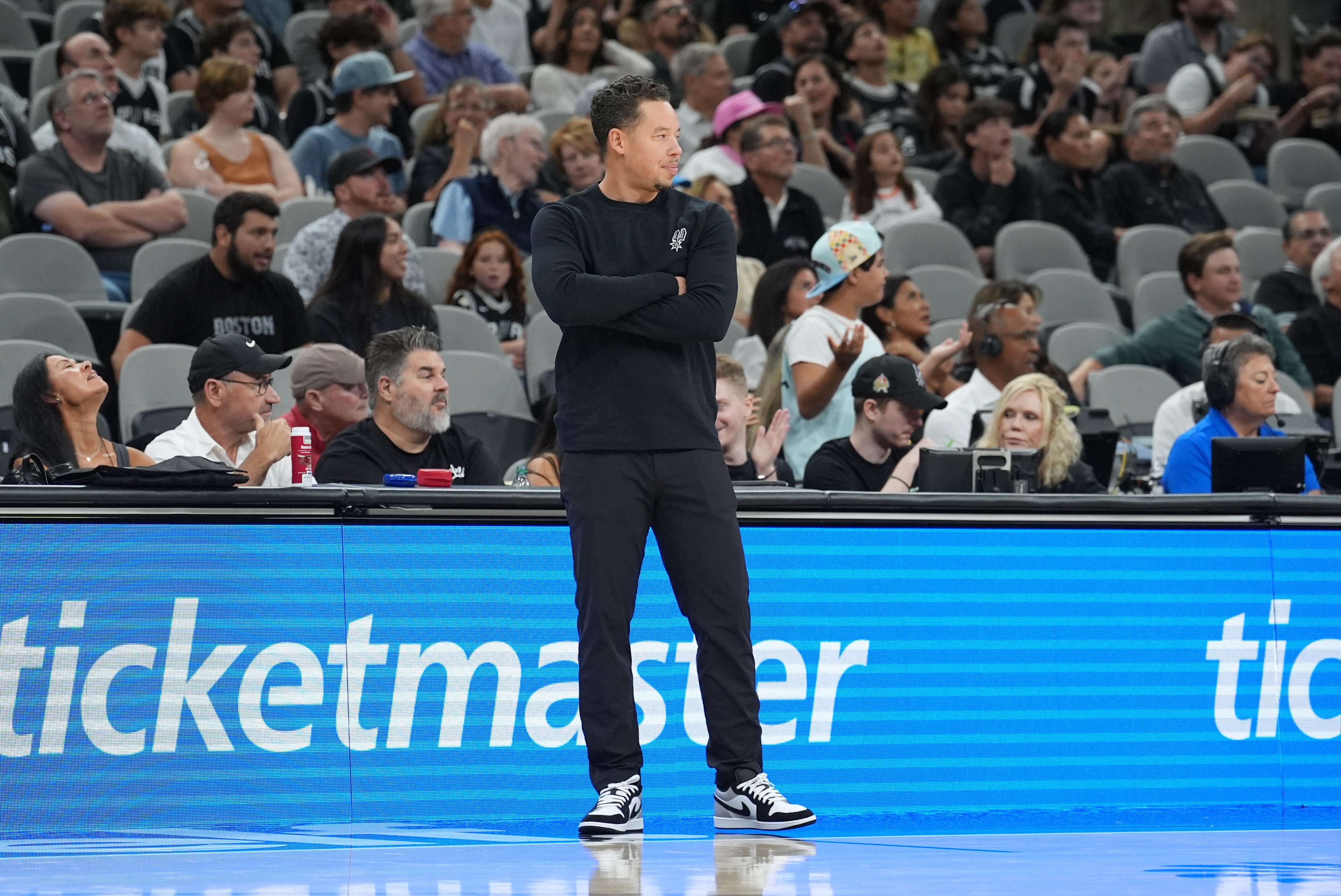 开云体育运营机构-战胜独行侠！米奇：球队的战术执行和身体对抗都有所提升